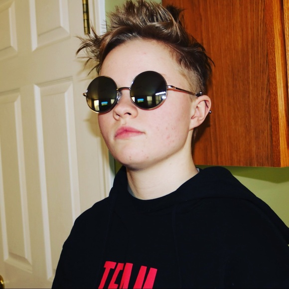 Meet your Posher, Joey - Picture 1 of 1